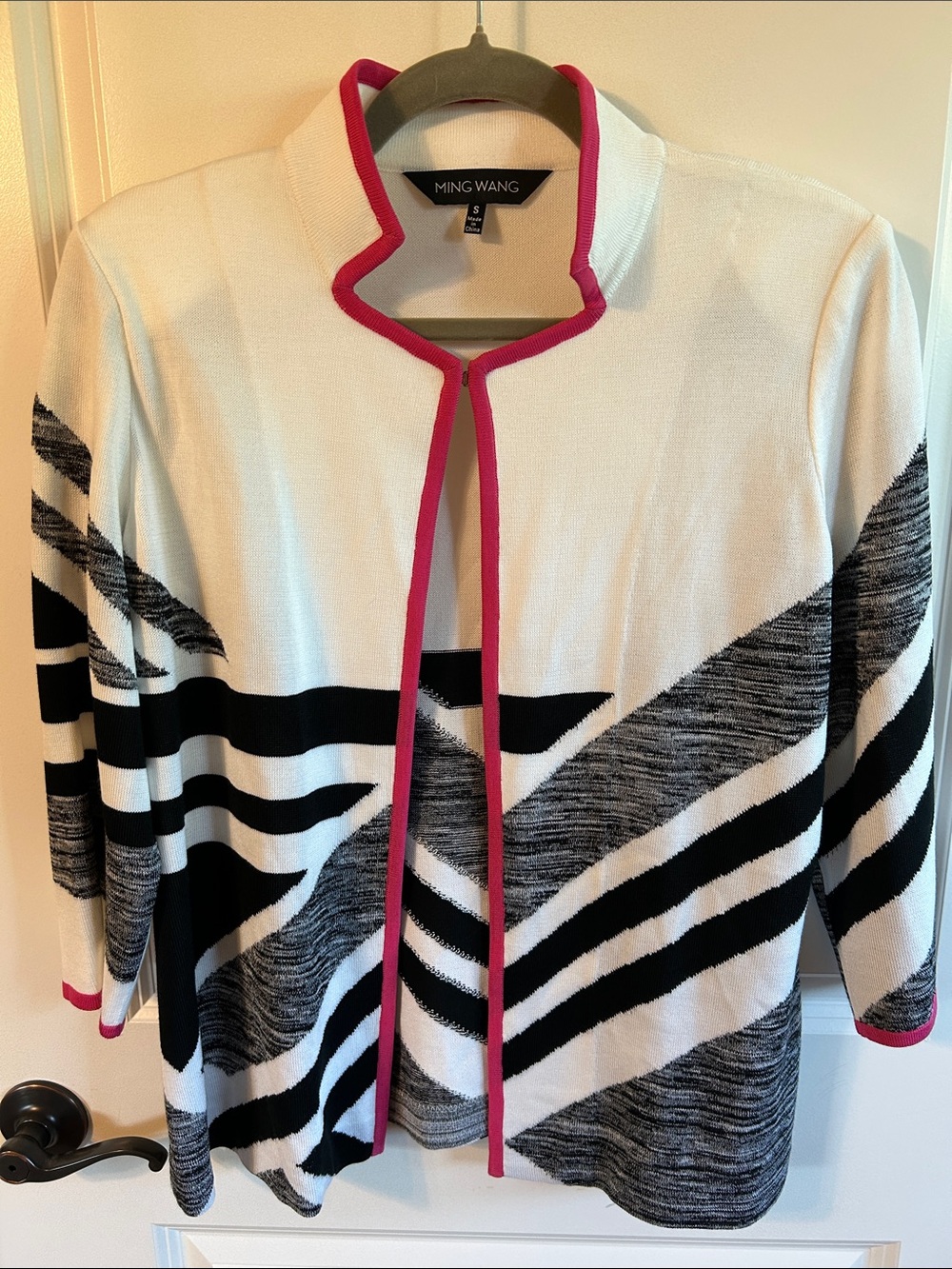 Ming Wang White Black Graphic Open Cardigan with Pink Trim